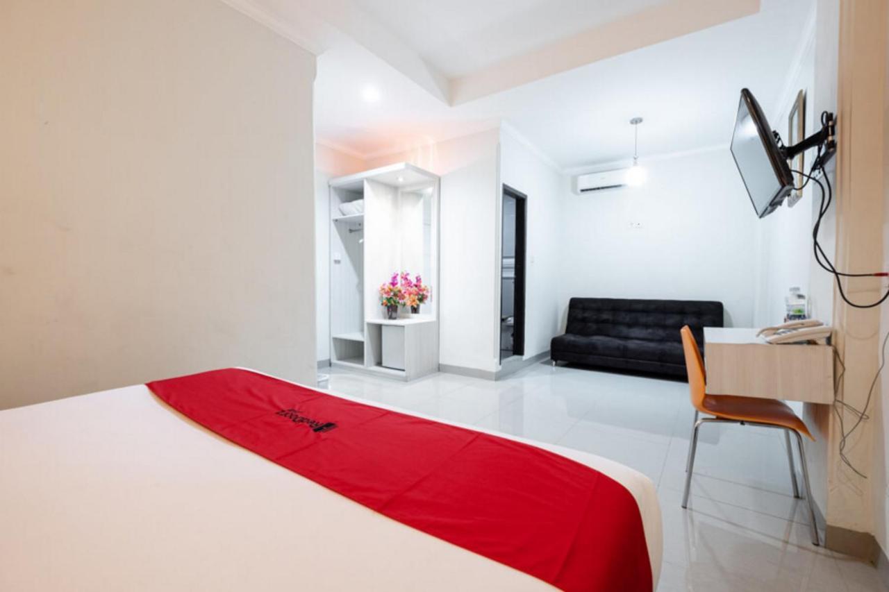 Reddoorz Plus @ Hotel Alden Makassar Exterior photo